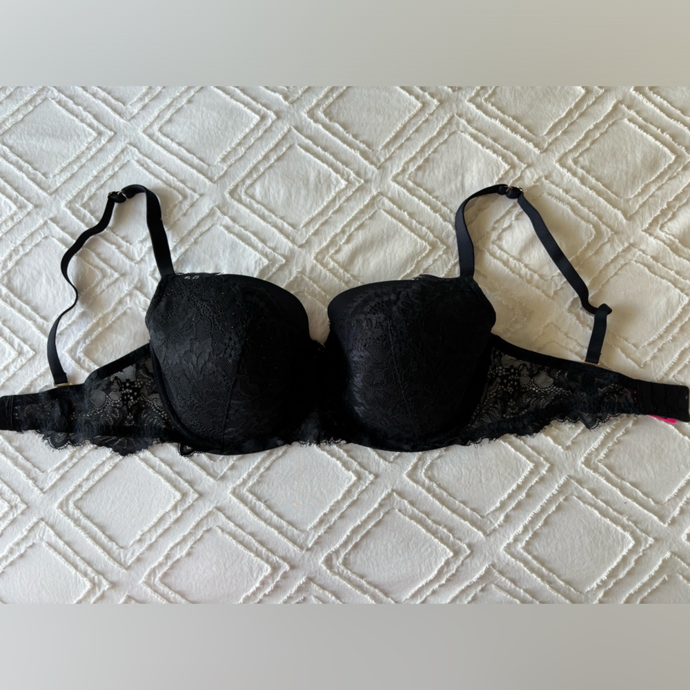 Black lightly lined bra
